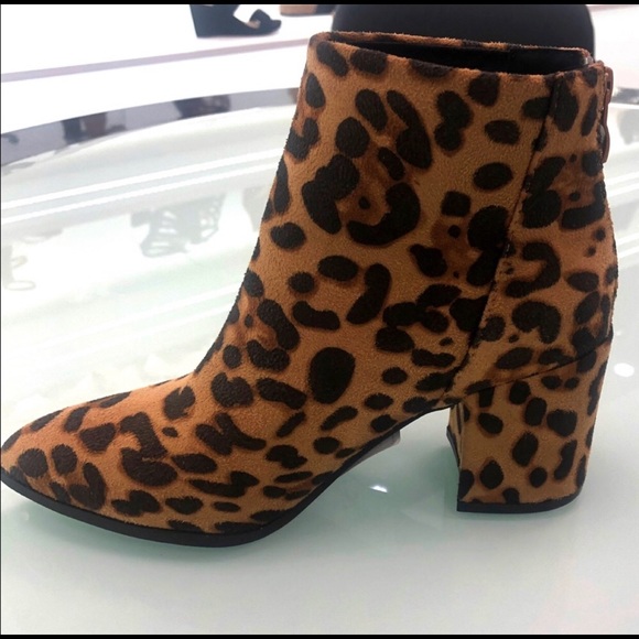 Leopard Printed Bootie Block Heel - Picture 3 of 7